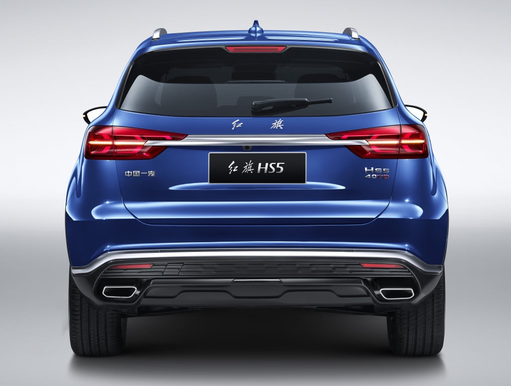 https://gcc-1307444343.cos.accelerate.myqcloud.com/images/798112/r_960x540/generations/generation_64944adb470f5_hongqi-hs5-exterior-rear-profile.jpg