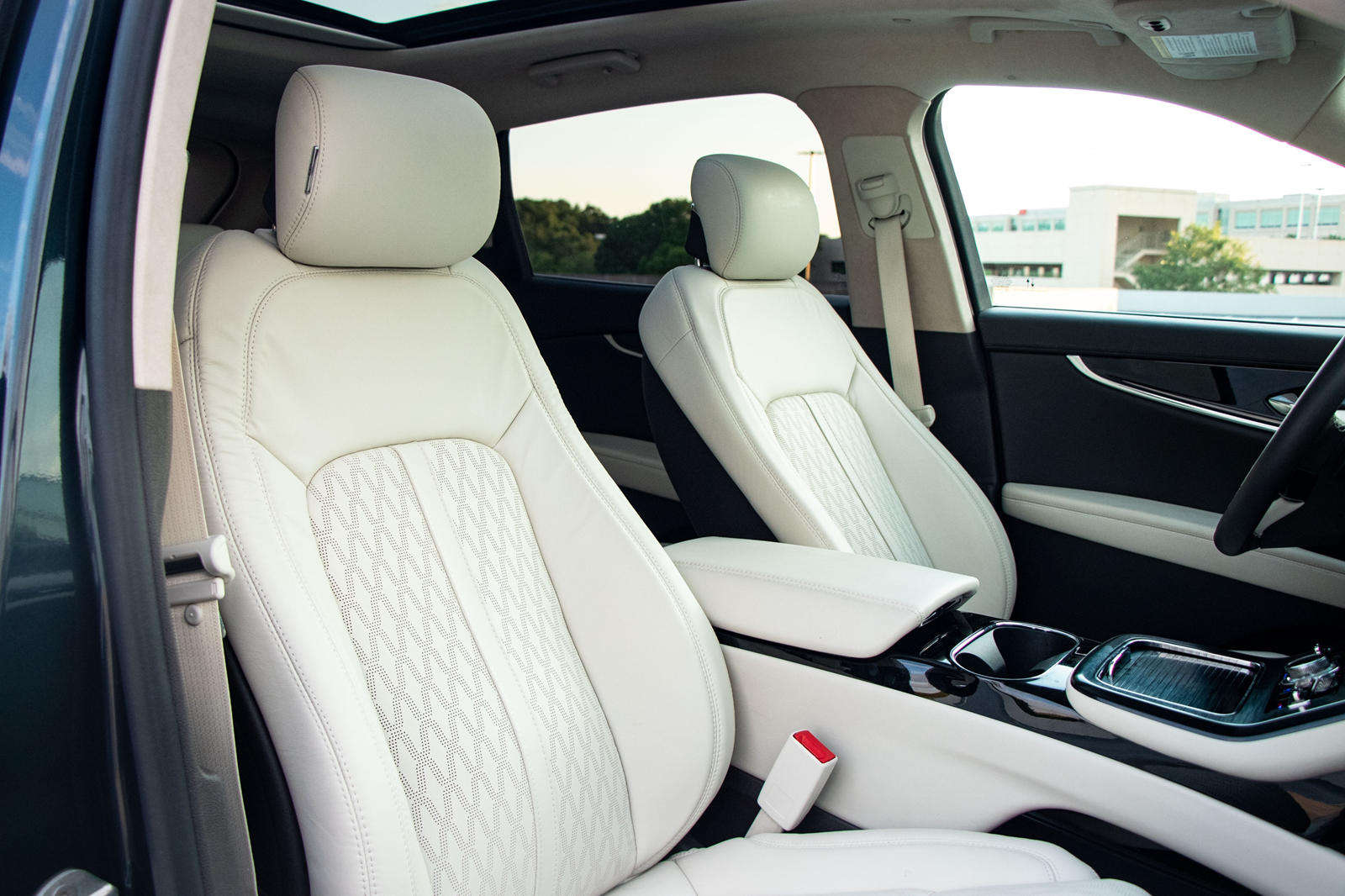 https://gcc-1307444343.cos.accelerate.myqcloud.com/images/7cd55d/r_960x540/generations/generation_64e746d177c19_2023-lincoln-nautilus-front-seats-carbuzz-867143-1600.jpg