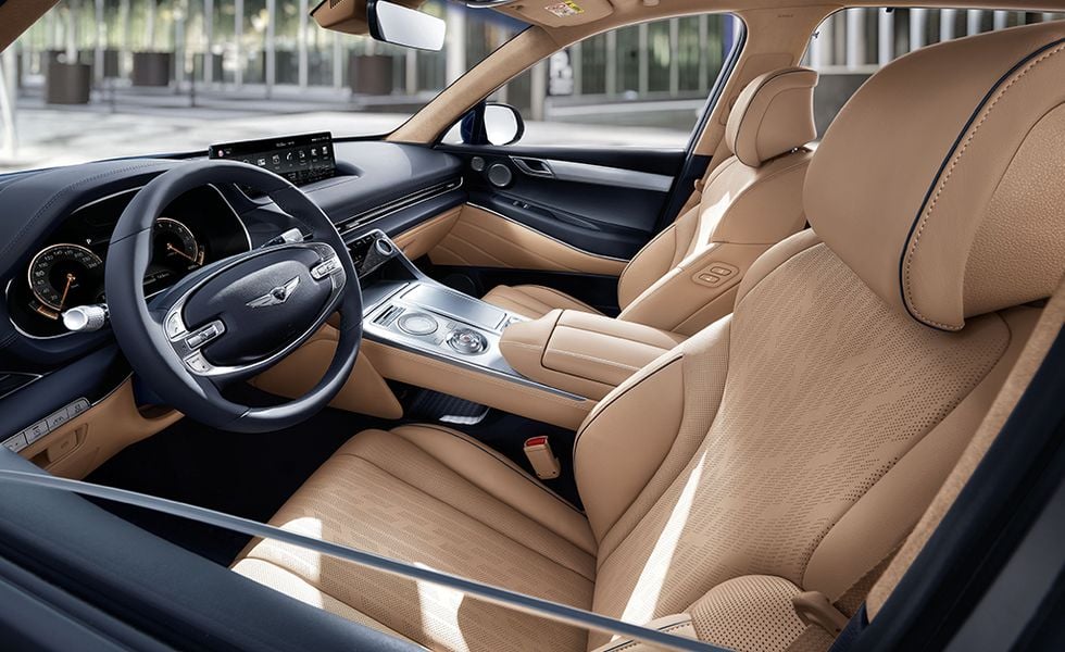 https://gcc-1307444343.cos.accelerate.myqcloud.com/images/7cfa34/r_960x540/generations/generation_6495a7ea3830e_genesis-gv80-interior-cabin.jpg