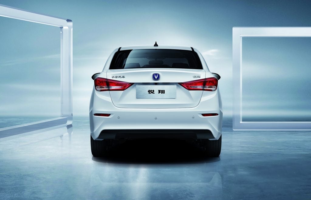 https://gcc-1307444343.cos.accelerate.myqcloud.com/images/7e3218/r_960x540/generations/generation_64a7f533d6be5_changan-alsvin-exterior-rear.jpg