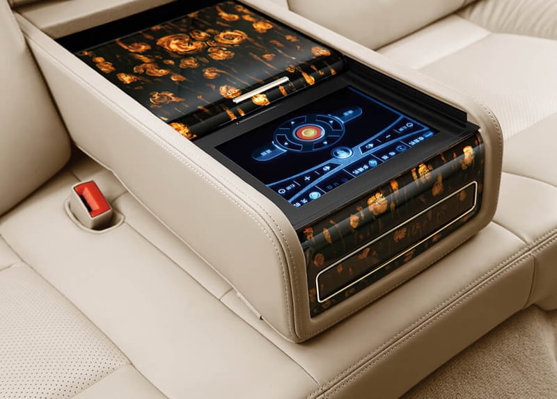 https://gcc-1307444343.cos.accelerate.myqcloud.com/images/81967e/r_960x540/generations/generation_64a7bfde30ed2_hongqi-l5-interior-rear-controls.jpg
