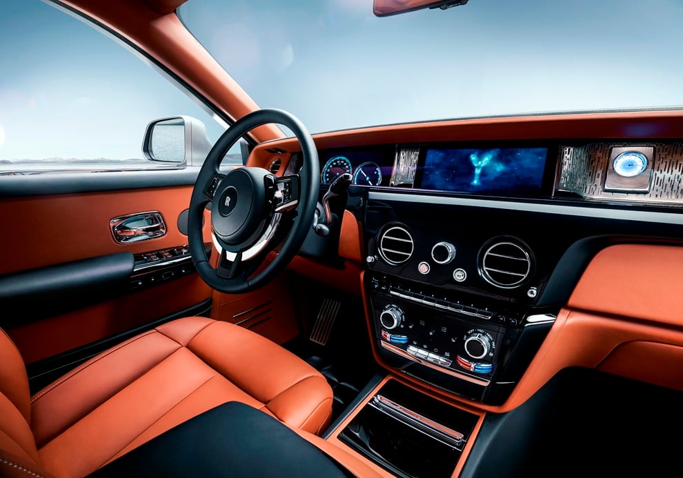 https://gcc-1307444343.cos.accelerate.myqcloud.com/images/82ee65/r_960x540/generations/generation_64a620f0ab5e5_rolls-royce-phantom-interior-cockpit.jpg