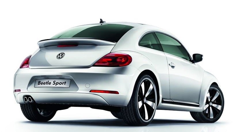 https://gcc-1307444343.cos.accelerate.myqcloud.com/images/836fe5/r_960x540/generations/generation_64a317a557681_volkswagen-beetle-exterior-rear-and-side-profile.JPG