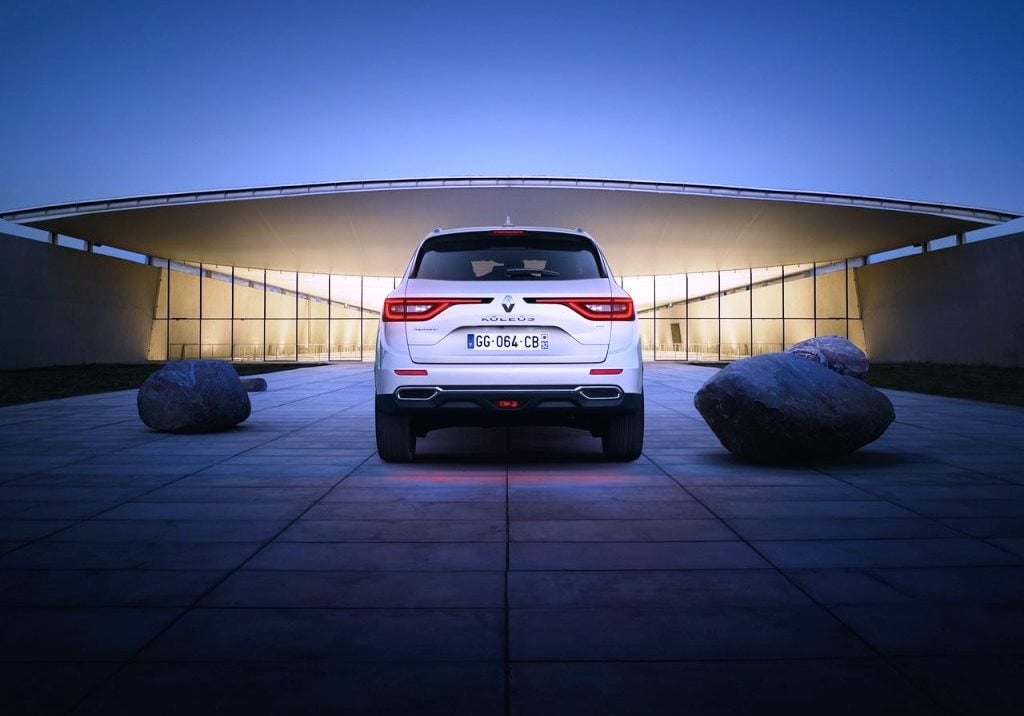 https://gcc-1307444343.cos.accelerate.myqcloud.com/images/851b41/r_960x540/generations/generation_6495427f63c0e_renault-koleos-exterior-rear.jpg