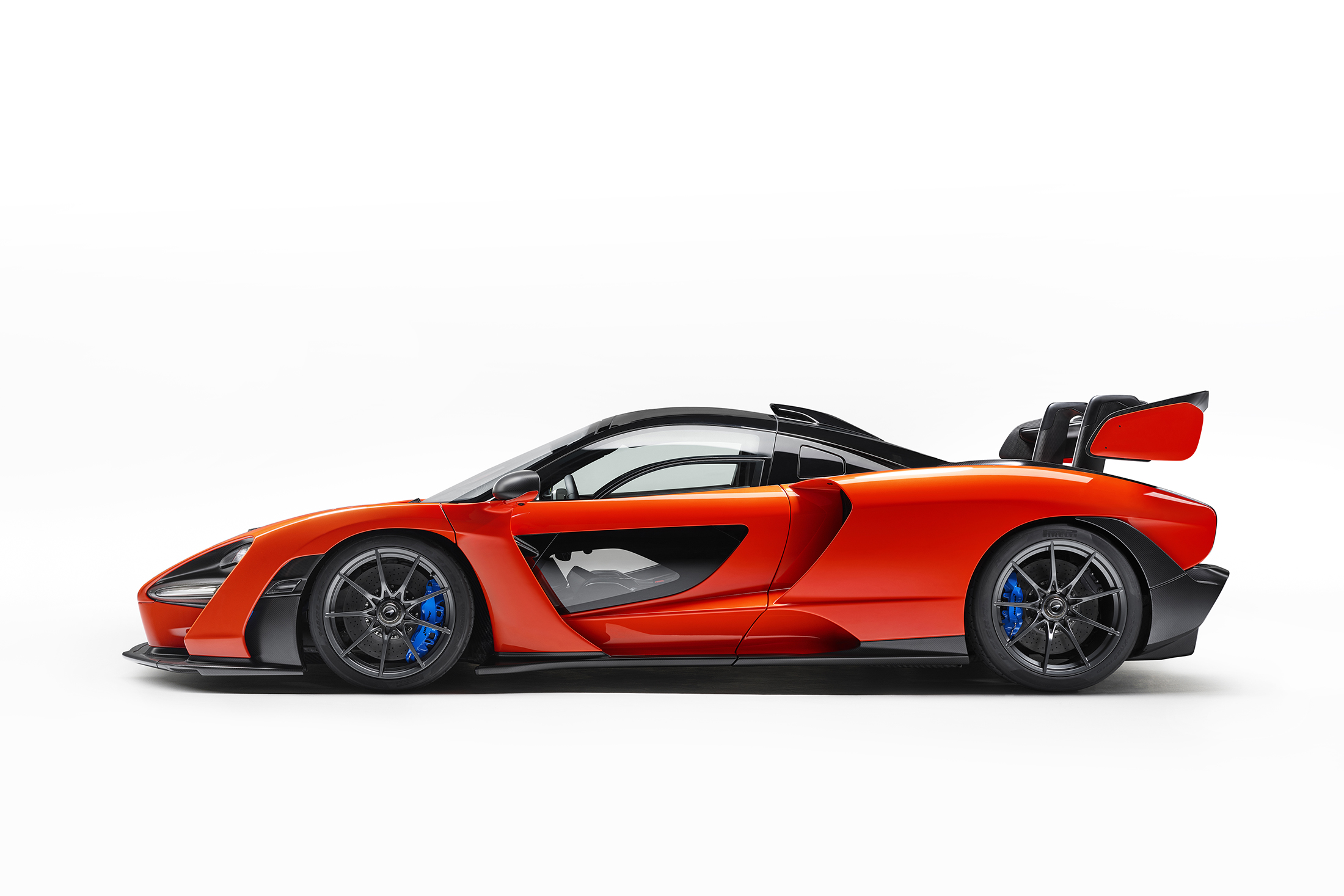 https://gcc-1307444343.cos.accelerate.myqcloud.com/images/8a4ec8/r_960x540/generations/generation_64a6f793e19f0_mclaren-senna-exterior-side-profile.jpg