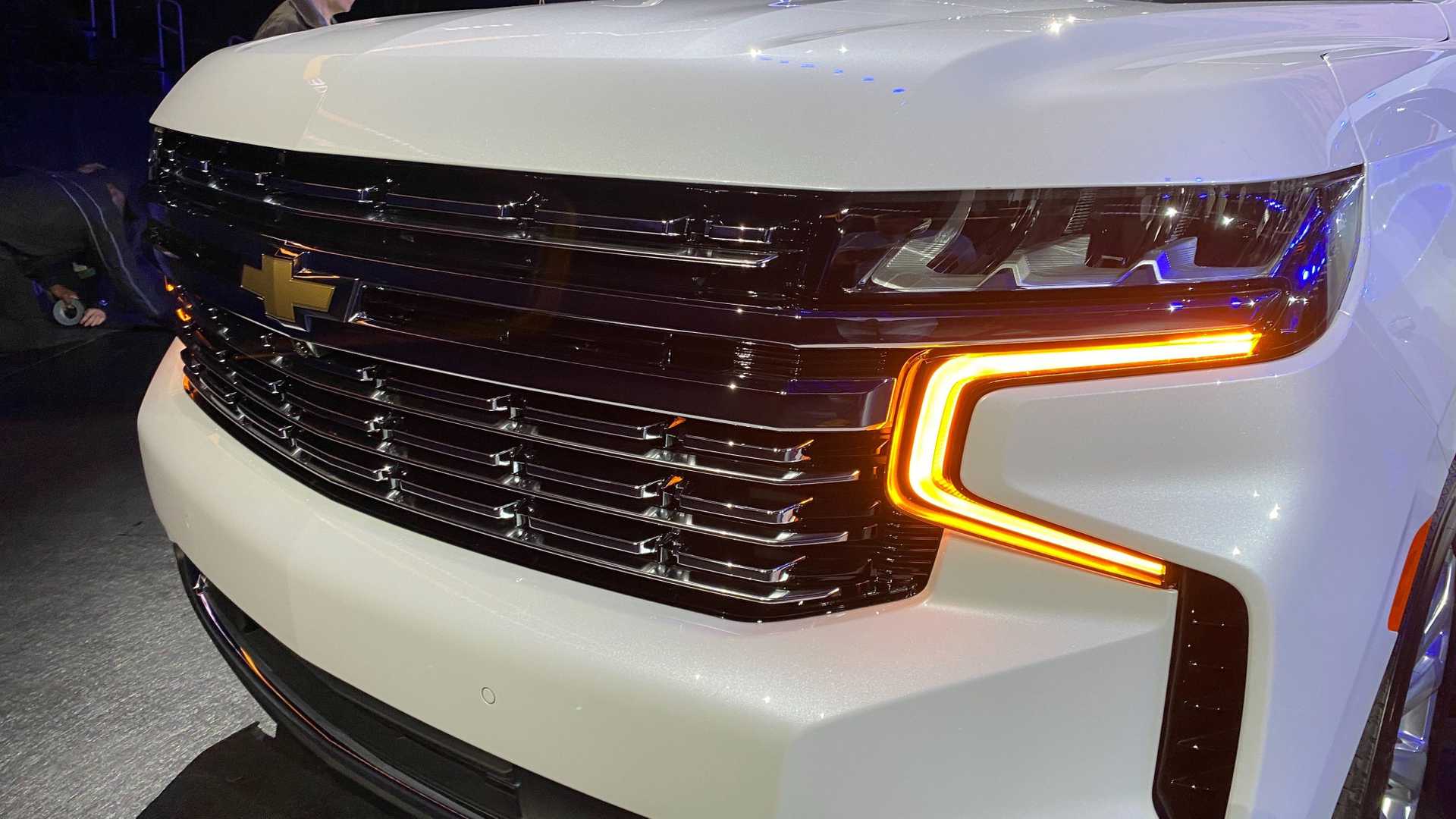 https://gcc-1307444343.cos.accelerate.myqcloud.com/images/8cf29c/r_960x540/generations/generation_64953b7ba347b_chevrolet-suburban-exterior-headlight-and-front-grille.jpg