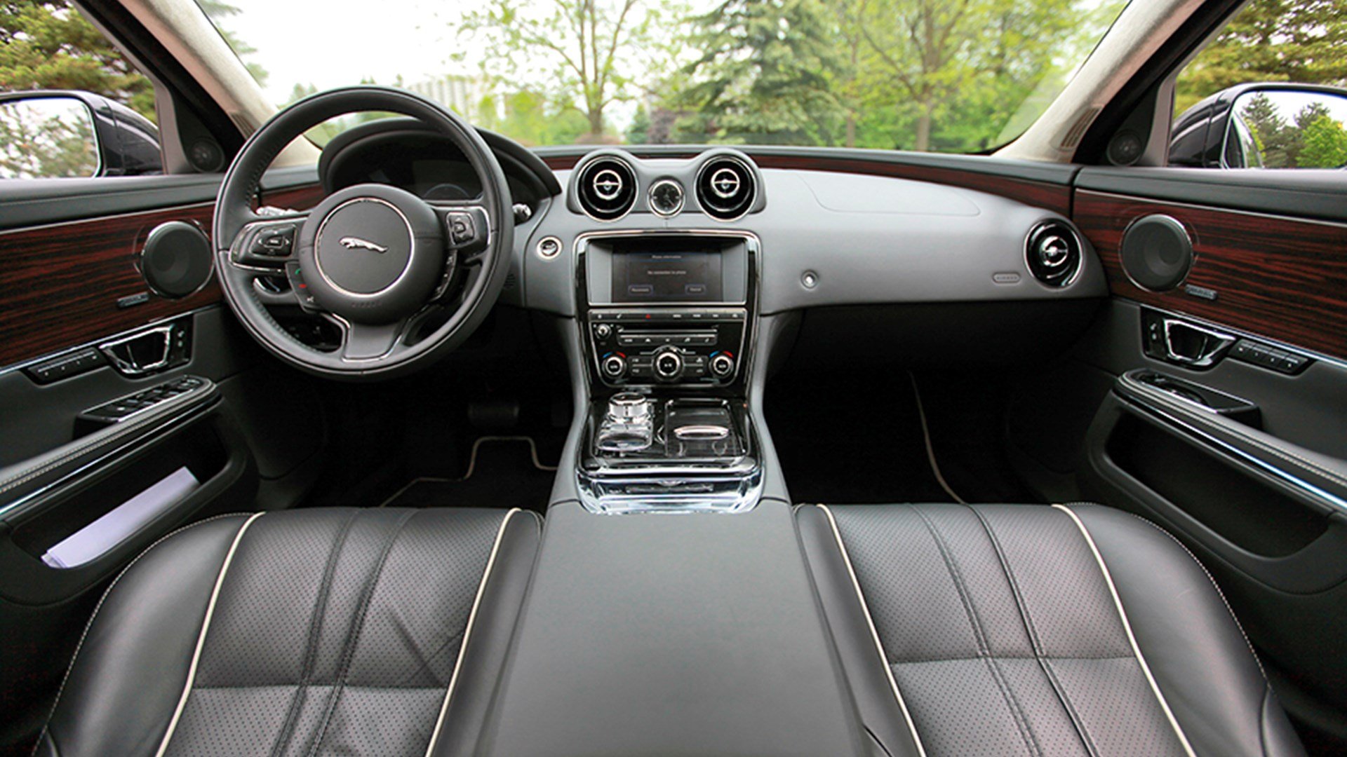 https://gcc-1307444343.cos.accelerate.myqcloud.com/images/8d2b76/r_960x540/generations/generation_64ec58868f6ad_2014_jaguar_xj_l-cc-jy-15-11291.jpg