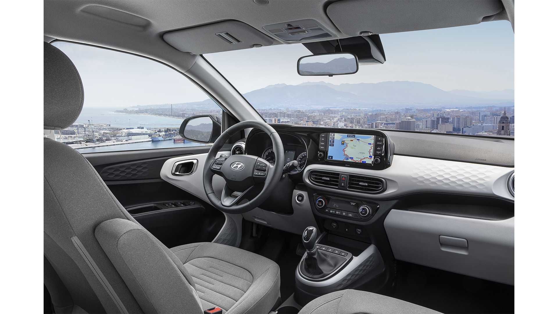 https://gcc-1307444343.cos.accelerate.myqcloud.com/images/8e40b2/r_960x540/generations/generation_6496b5db41fda_hyundai-i10-interior-cockpit.jpg