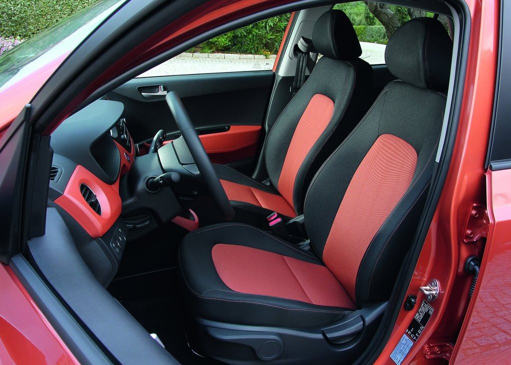 https://gcc-1307444343.cos.accelerate.myqcloud.com/images/92ef90/r_960x540/generations/generation_64a61dcbaccd2_hyundai-grand-i10-interior-front-seats.jpg