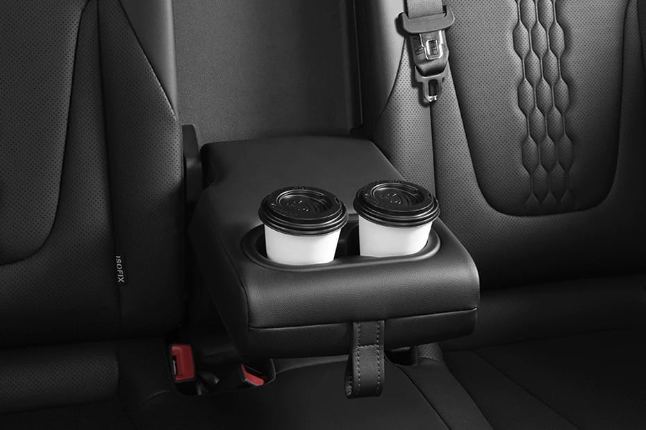 https://gcc-1307444343.cos.accelerate.myqcloud.com/images/952830/r_960x540/generations/generation_64944debabbd8_hyundai-creta-interior-rear-seats-cup-holder.jpg