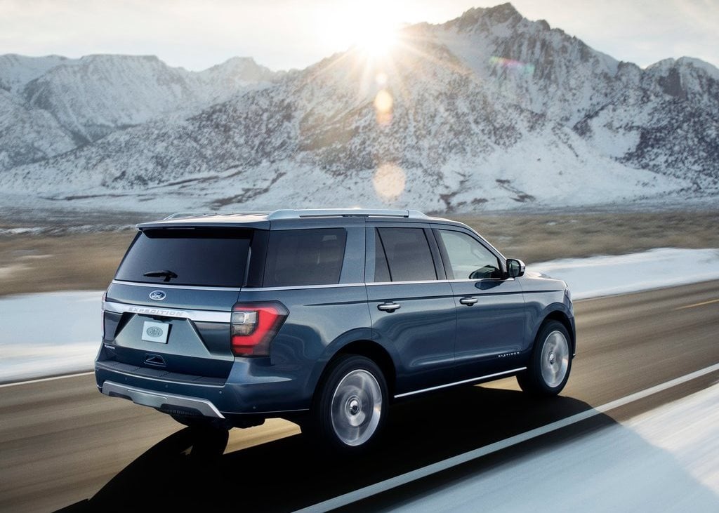 https://gcc-1307444343.cos.accelerate.myqcloud.com/images/966502/r_960x540/generations/generation_64a3c04c434ed_ford-expedition-exterior-rear-left-angled.jpg