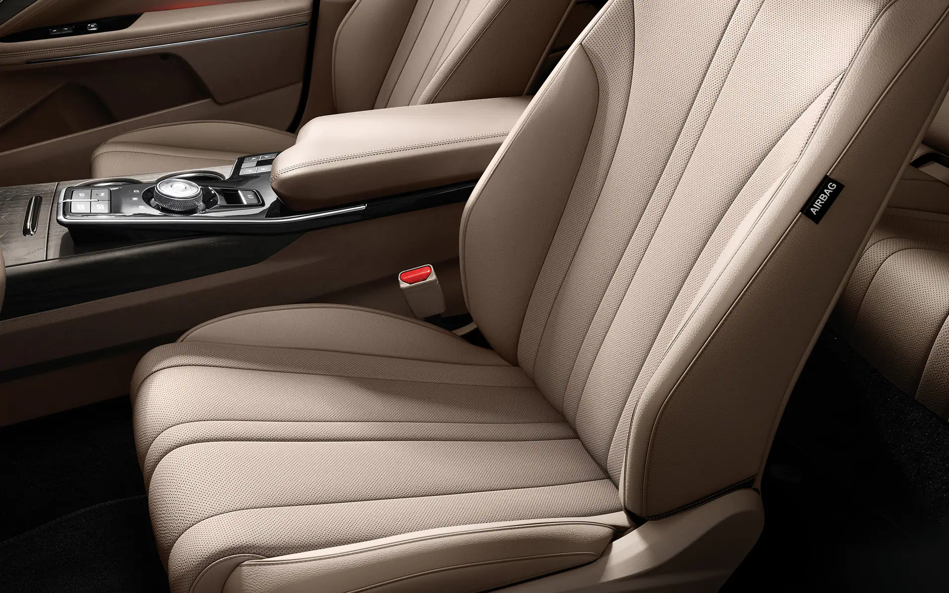 https://gcc-1307444343.cos.accelerate.myqcloud.com/images/98721e/r_960x540/generations/generation_64ab8e8921d78_kia-k8-interior-seats.jpg