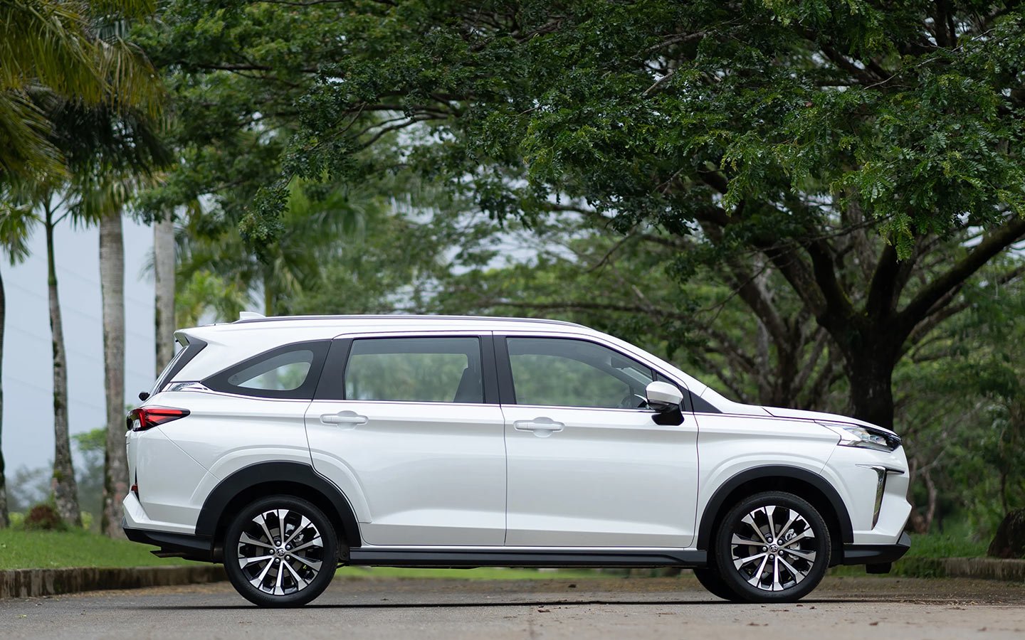 https://gcc-1307444343.cos.accelerate.myqcloud.com/images/9af6c8/r_960x540/generations/generation_64ad02d7107a5_first-look-toyota-veloz-2023-body-03-20230702.jpg