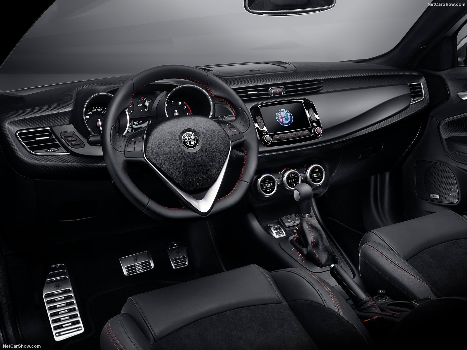 https://gcc-1307444343.cos.accelerate.myqcloud.com/images/9c722f/r_960x540/generations/generation_64a3a4a224d31_alfa-romeo-giulietta-interior-cockpit.jpg