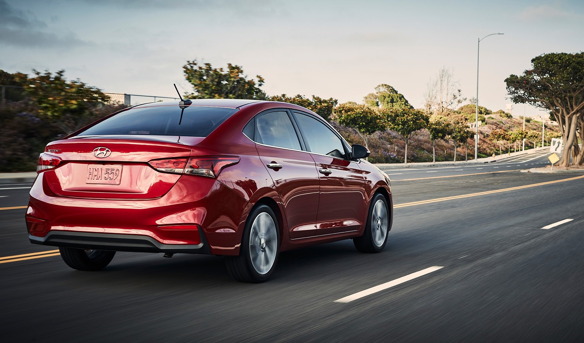 https://gcc-1307444343.cos.accelerate.myqcloud.com/images/a22249/r_960x540/generations/generation_64a31dac0784e_hyundai-accent-exterior-rear-left-angled.jpg