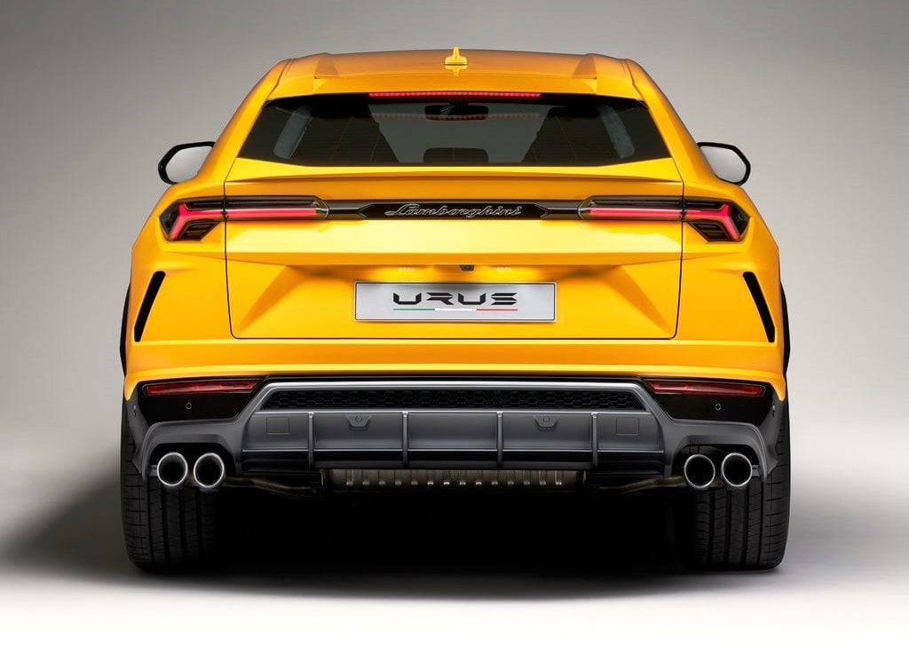 https://gcc-1307444343.cos.accelerate.myqcloud.com/images/aa3f68/r_960x540/generations/generation_64a6696ec9bd8_lamborghini-urus-exterior-rear.jpg