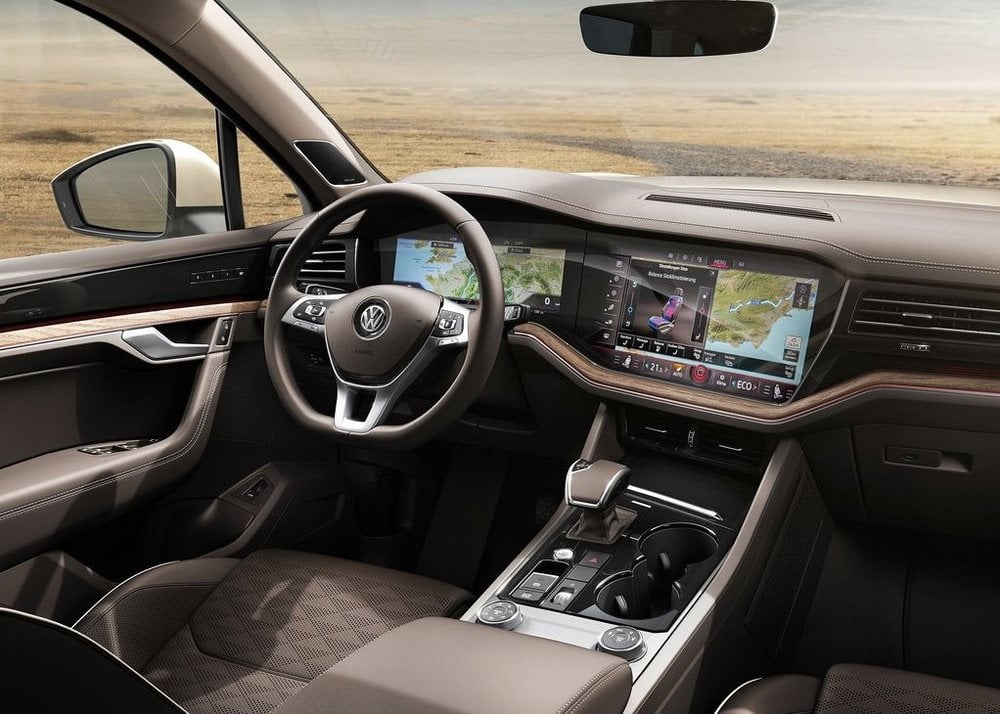https://gcc-1307444343.cos.accelerate.myqcloud.com/images/acbea1/r_960x540/generations/generation_649f2192bfe0c_volkswagen-touareg-interior-cockpit.jpg
