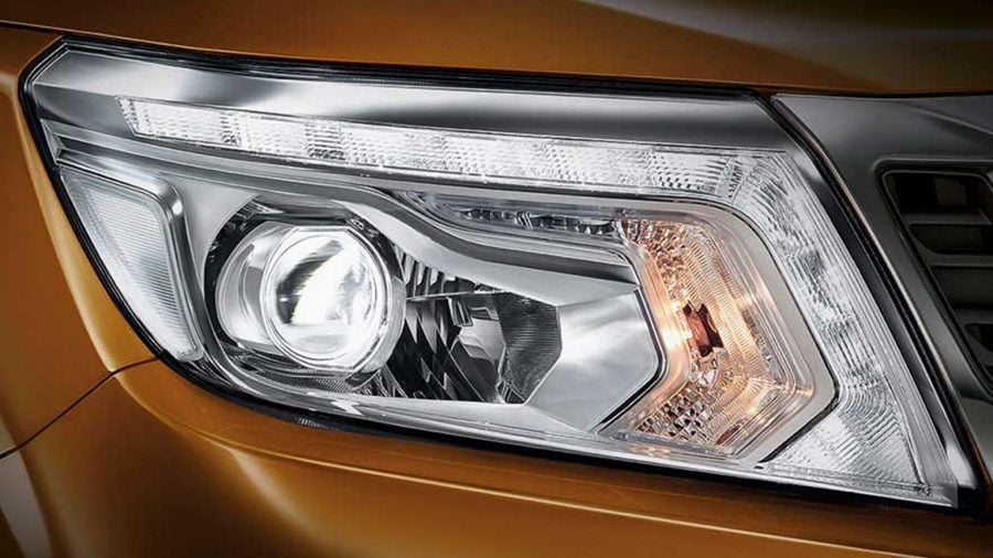 https://gcc-1307444343.cos.accelerate.myqcloud.com/images/ad757b/r_960x540/generations/generation_64a6274bd7fde_nissan-navara-exterior-headlight.jpg