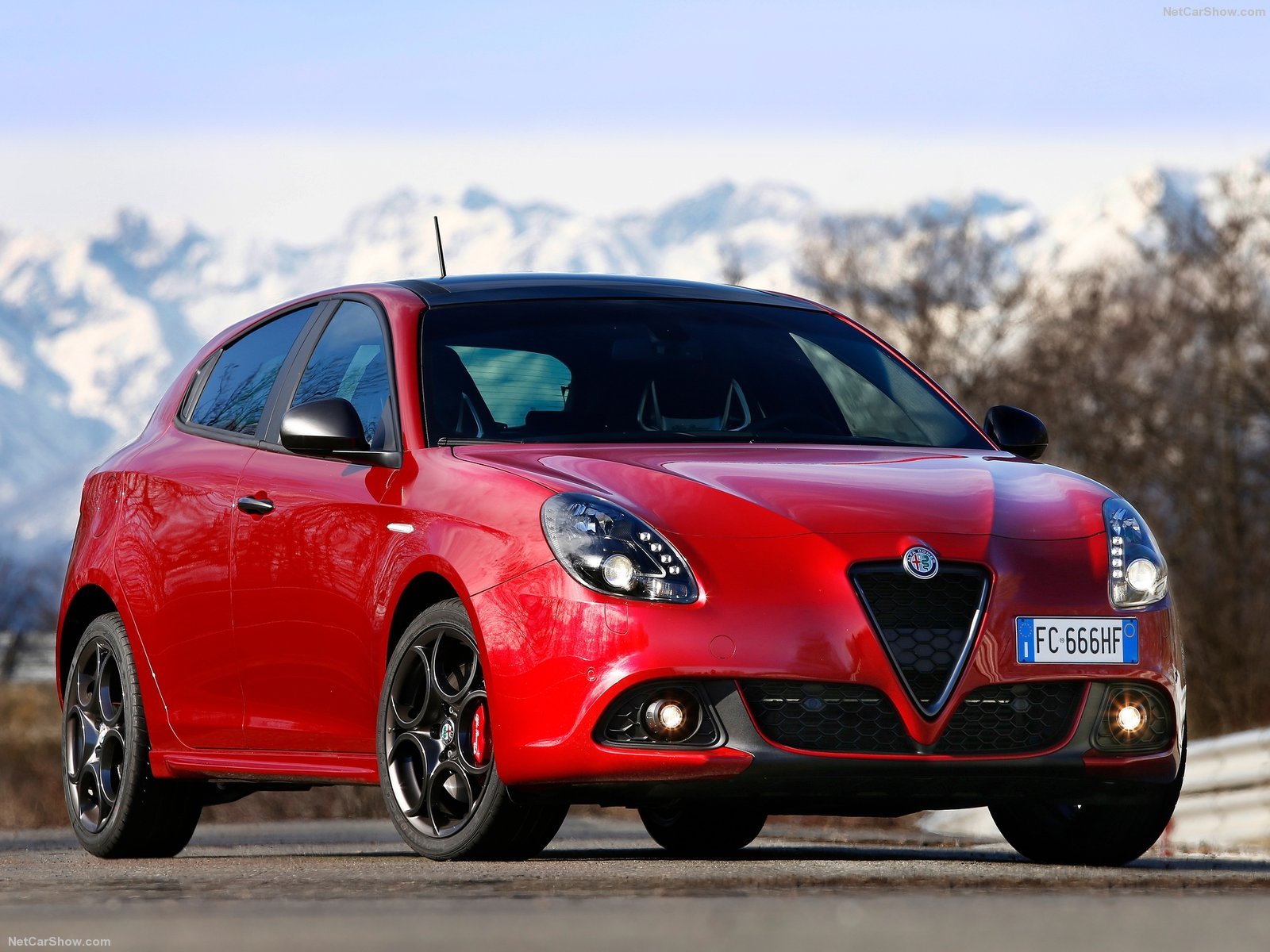 https://gcc-1307444343.cos.accelerate.myqcloud.com/images/af0629/r_960x540/generations/generation_64a3a4a182f1d_alfa-romeo-giulietta-exterior-front-right-angled.jpg