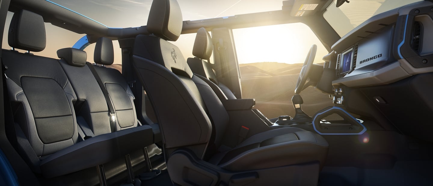 https://gcc-1307444343.cos.accelerate.myqcloud.com/images/b4ff0c/r_960x540/generations/generation_649544c5c0333_ford-bronco-interior-seats.jpg