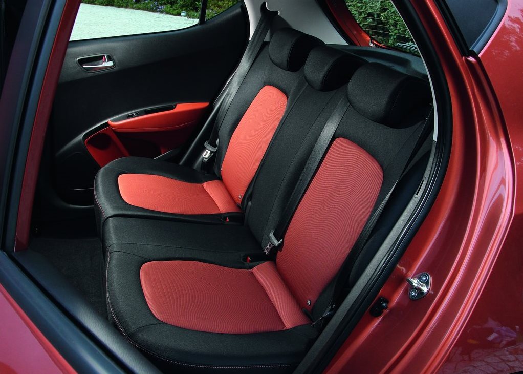 https://gcc-1307444343.cos.accelerate.myqcloud.com/images/b78463/r_960x540/generations/generation_64a61dcbd6a47_hyundai-grand-i10-interior-rear-seats.jpg
