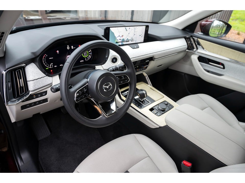 https://gcc-1307444343.cos.accelerate.myqcloud.com/images/bbec5d/r_960x540/generations/generation_6556fd43da3cb_2024_mazda_cx-90_dashboard_2.jpg