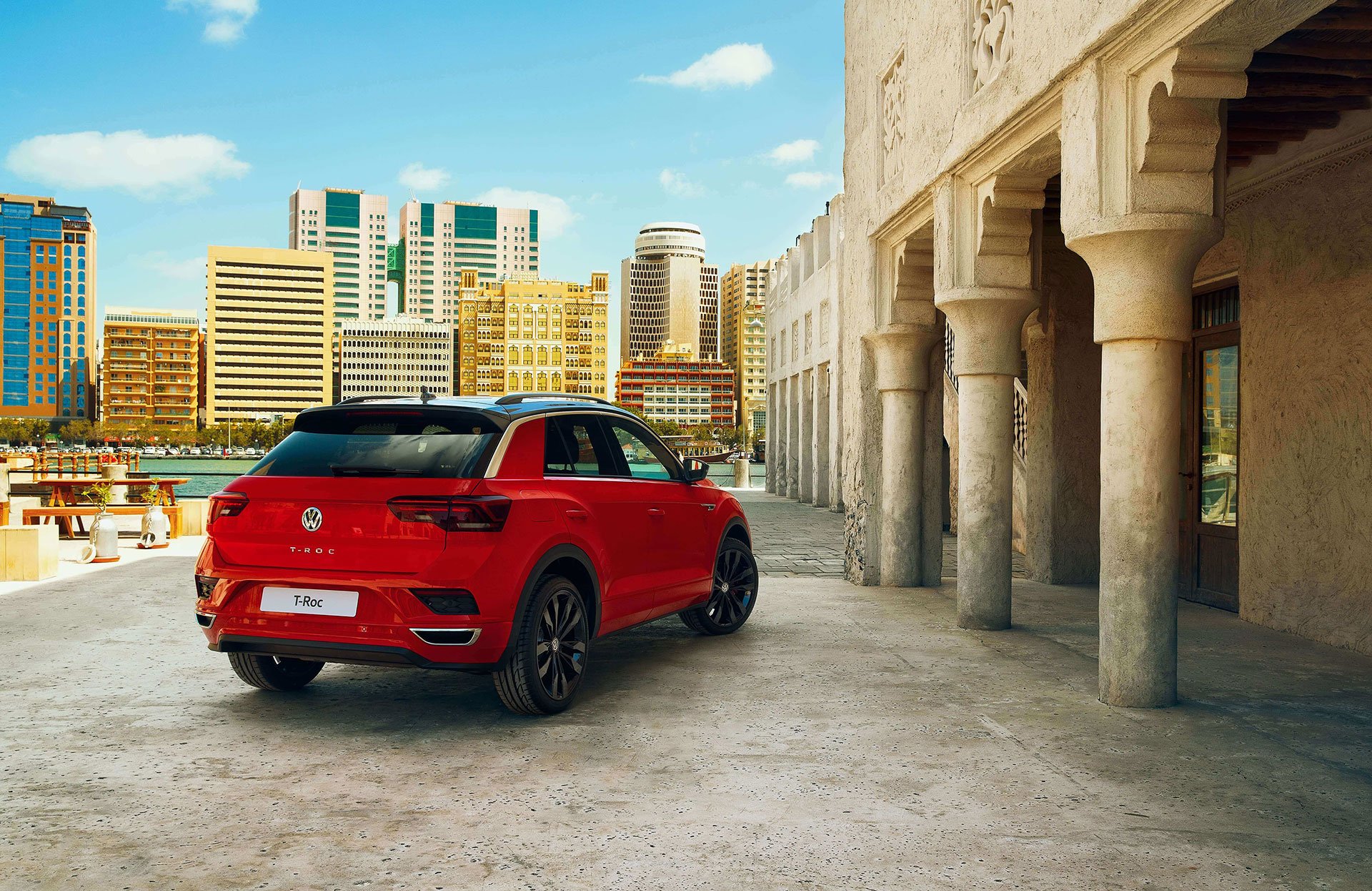 https://gcc-1307444343.cos.accelerate.myqcloud.com/images/bdfd13/r_960x540/generations/generation_64a7f7a250ba9_volkswagen-t-roc-exterior-rear-left-angled.jpg