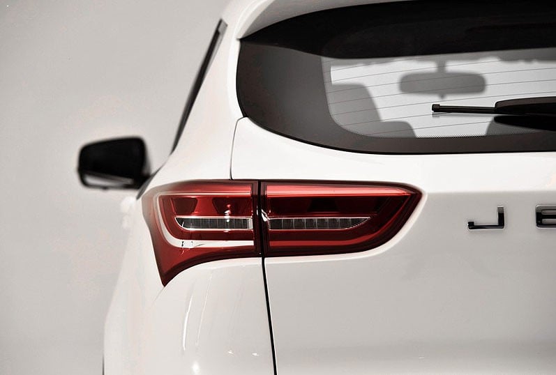 https://gcc-1307444343.cos.accelerate.myqcloud.com/images/c93906/r_960x540/generations/generation_64a7bdbab933e_jetour-x70-exterior-tail-light.jpg