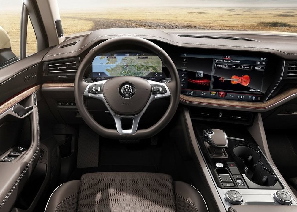 https://gcc-1307444343.cos.accelerate.myqcloud.com/images/cc49fd/r_960x540/generations/generation_649f21930408b_volkswagen-touareg-interior-steering-wheel.jpg