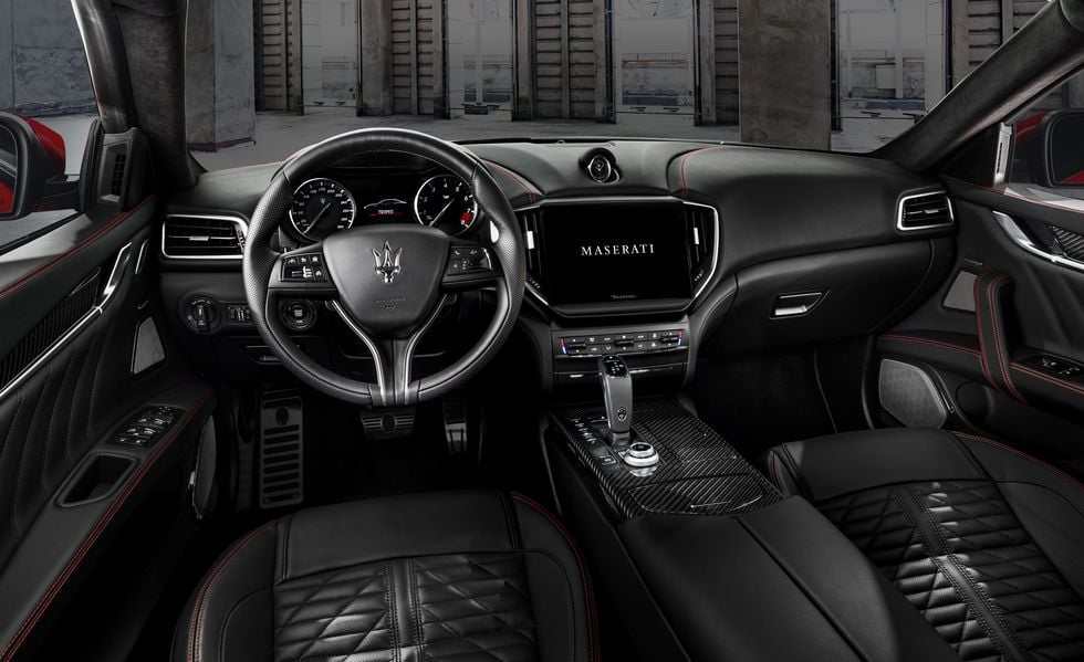 https://gcc-1307444343.cos.accelerate.myqcloud.com/images/ced870/r_960x540/generations/generation_64e5bac82a8b0_2021-maserati-ghibli-trofeo-110-1613509370.jpg