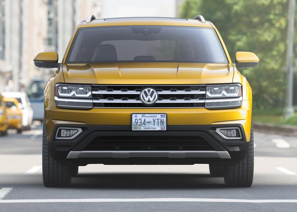 https://gcc-1307444343.cos.accelerate.myqcloud.com/images/cee6cd/r_960x540/generations/generation_64a67a8423aa8_volkswagen-teramont-exterior-front.jpg