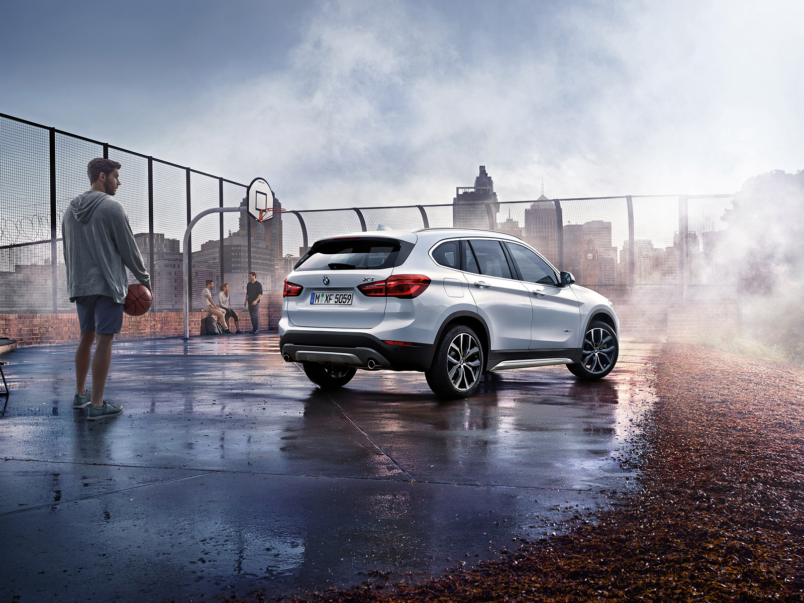 https://gcc-1307444343.cos.accelerate.myqcloud.com/images/d56504/r_960x540/generations/generation_64a3d883c7b69_bmw-x1-exterior-rear-left-angled.jpg