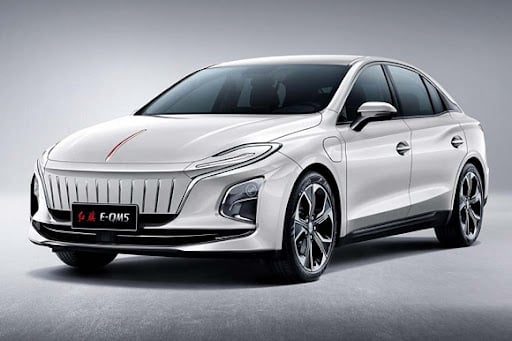 https://gcc-1307444343.cos.accelerate.myqcloud.com/images/d869cf/r_960x540/generations/generation_64aaa6b7bda48_hongqi-e-qm5-exterior-front-left-angled.jpg