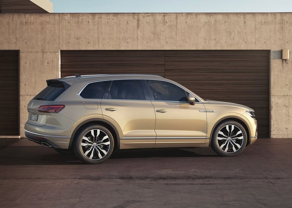 https://gcc-1307444343.cos.accelerate.myqcloud.com/images/d9af9b/r_960x540/generations/generation_649f2192a93cc_volkswagen-touareg-exterior-side-profile(1).jpg