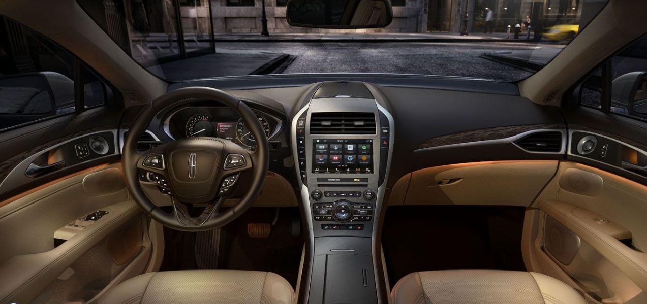 https://gcc-1307444343.cos.accelerate.myqcloud.com/images/dec6ec/r_960x540/generations/generation_64a5cc1a85cd7_lincoln-mkz-interior-cockpit.JPG