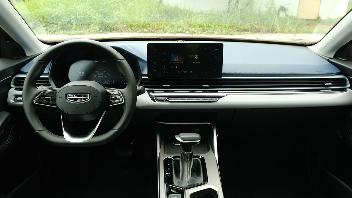https://gcc-1307444343.cos.accelerate.myqcloud.com/images/e9f333/r_960x540/generations/generation_64c221f34a42f_2022-geely-emgrand-interior-c017.jpg