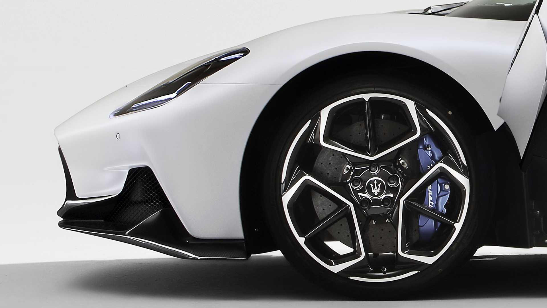 https://gcc-1307444343.cos.accelerate.myqcloud.com/images/ee26c5/r_960x540/generations/generation_64aaa377cbde3_maserati-mc20-exterior-rim.jpg