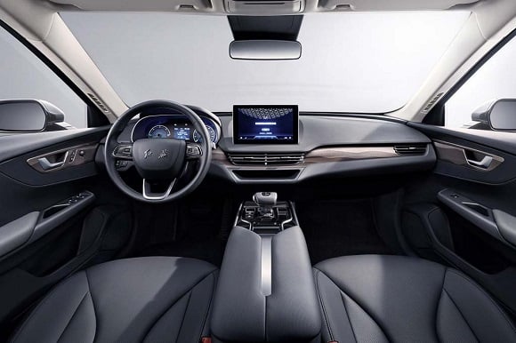 https://gcc-1307444343.cos.accelerate.myqcloud.com/images/ee98ee/r_960x540/generations/generation_64aaa6b7dc4ea_hongqi-e-qm5-interior-cockpit.jpg