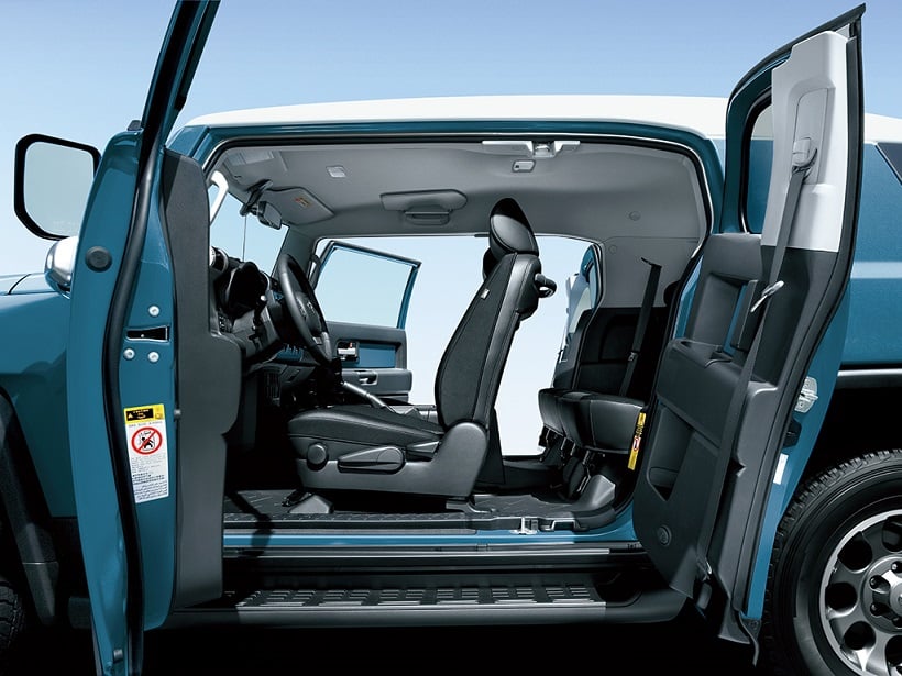 https://gcc-1307444343.cos.accelerate.myqcloud.com/images/ef63e9/r_960x540/generations/generation_64a3b067dbfaa_toyota-fj-cruiser-interior-seats.jpg
