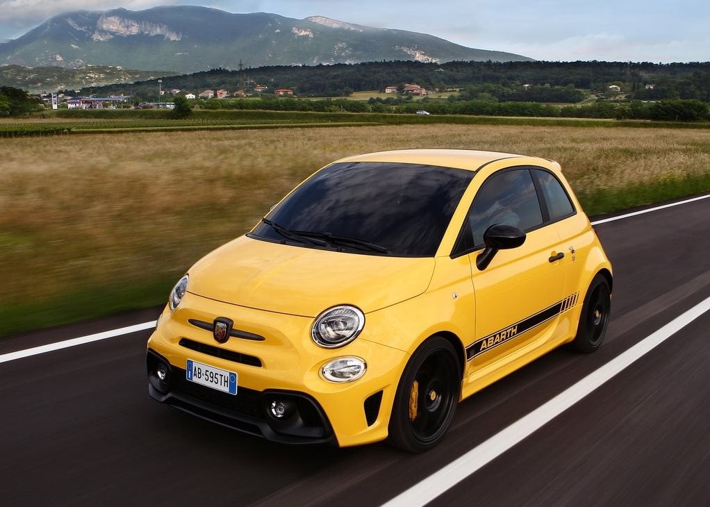 https://gcc-1307444343.cos.accelerate.myqcloud.com/images/efdb5d/r_960x540/generations/generation_64a6ef79aedad_abarth-595-exterior-front-left-angled(1).jpg