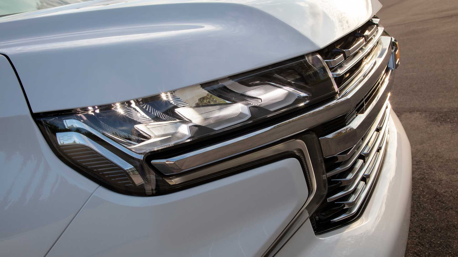 https://gcc-1307444343.cos.accelerate.myqcloud.com/images/f6cc05/r_960x540/generations/generation_64953b7b813d3_chevrolet-suburban-exterior-headlight.jpg