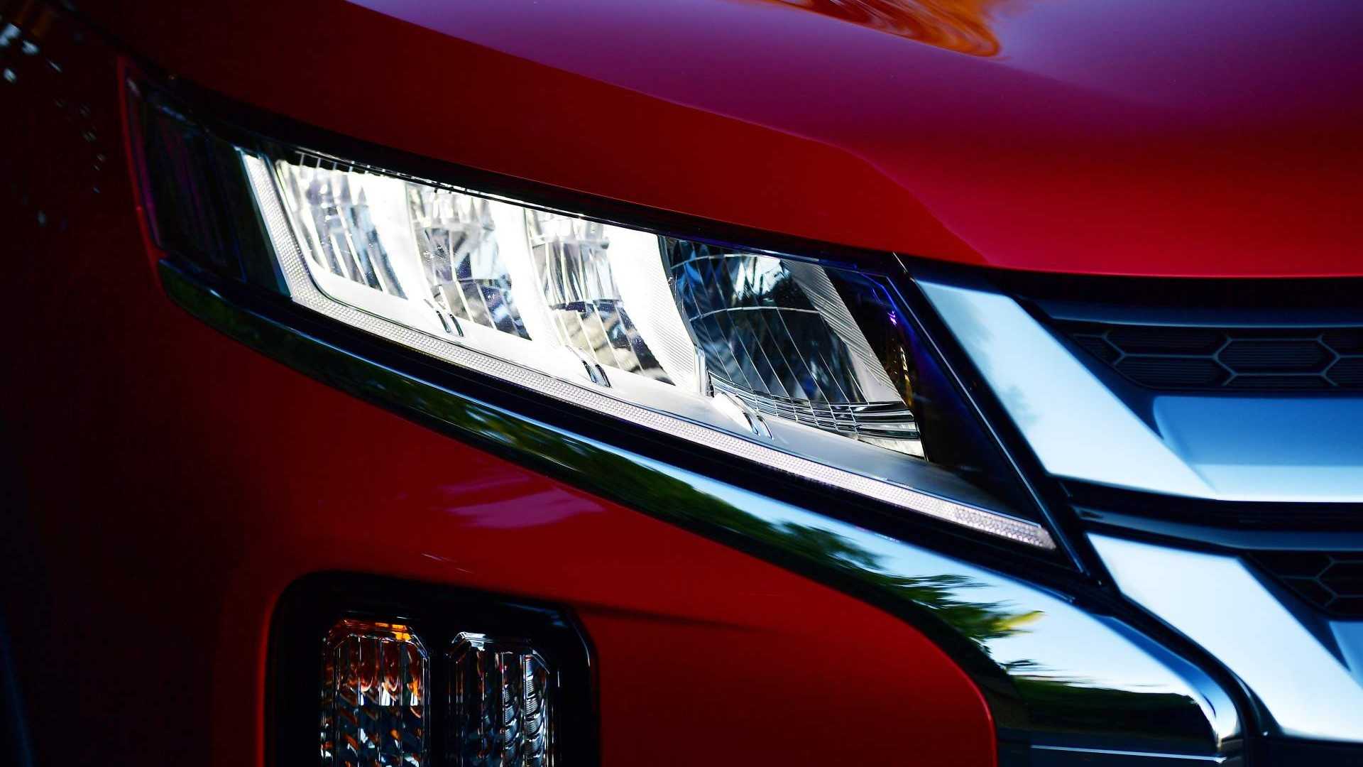 https://gcc-1307444343.cos.accelerate.myqcloud.com/images/f74692/r_960x540/generations/generation_64a3049757d1e_mitsubishi-asx-exterior-headlight.jpg
