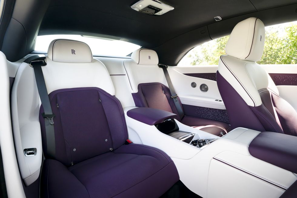 https://gcc-1307444343.cos.accelerate.myqcloud.com/images/fcc794/r_960x540/generations/generation_65dda01ab5a67_2024-rolls-royce-spectre-102-649dd2406af91.jpg