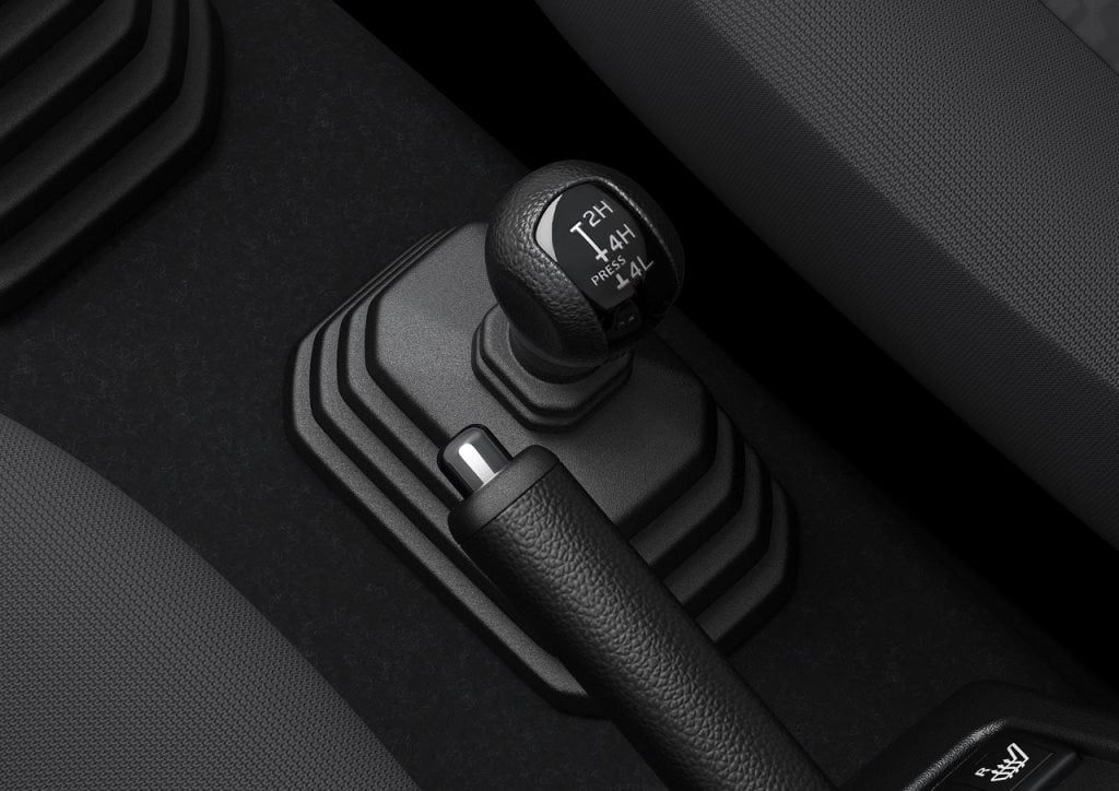 https://gcc-1307444343.cos.accelerate.myqcloud.com/images/fcc7f5/r_960x540/generations/generation_64958af9d140e_suzuki-jimny-interior-gear.jpg