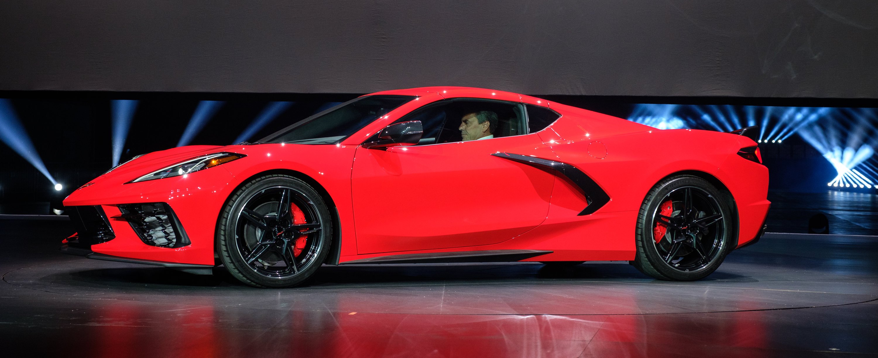 https://gcc-1307444343.cos.accelerate.myqcloud.com/images/fe2acb/r_960x540/generations/generation_649690cb278d1_chevrolet-corvette-exterior-side-profile.jpg