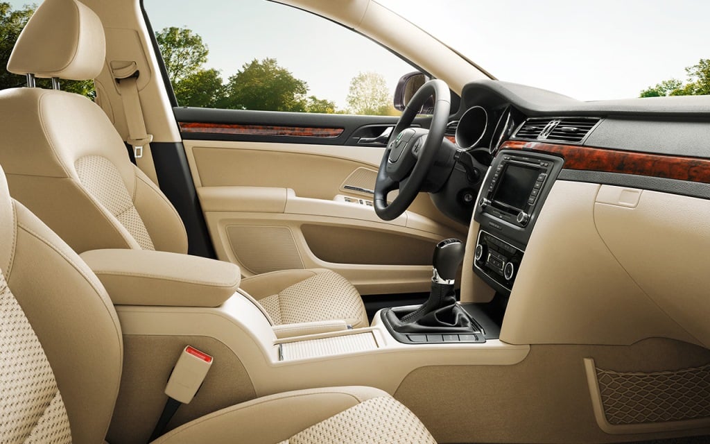 https://gcc-1307444343.cos.accelerate.myqcloud.com/images/ffab6a/r_960x540/generations/generation_64a3a2a645101_skoda-superb-interior-front-seats(1).jpg